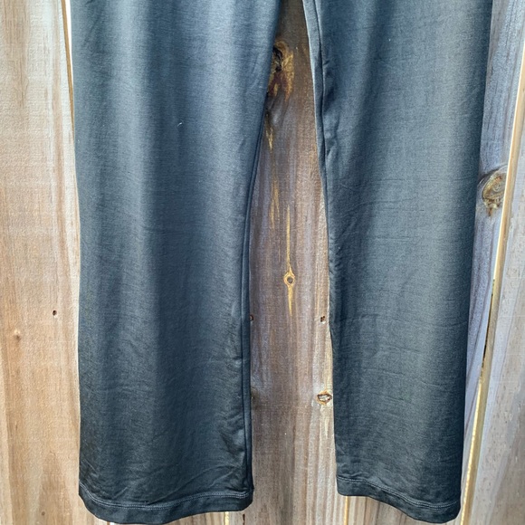 WOMEN’S PETITE BLACK DANSKIN PANTS. - Picture 3 of 10